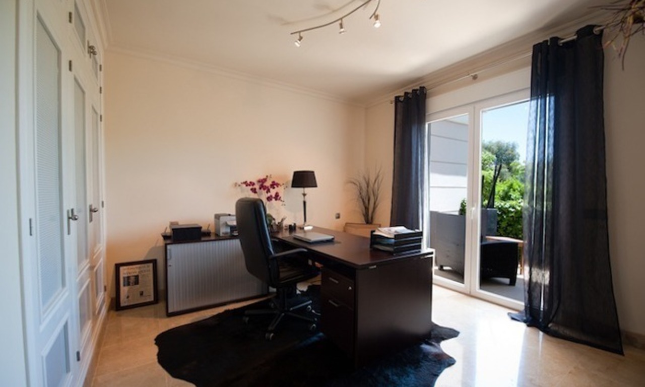 Large appartement de luxe à vendre sur un complexe de golf dans la zone de Marbella - Benahavis - Estepona 18
