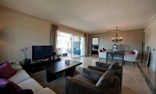 Large appartement de luxe à vendre sur un complexe de golf dans la zone de Marbella - Benahavis - Estepona 11