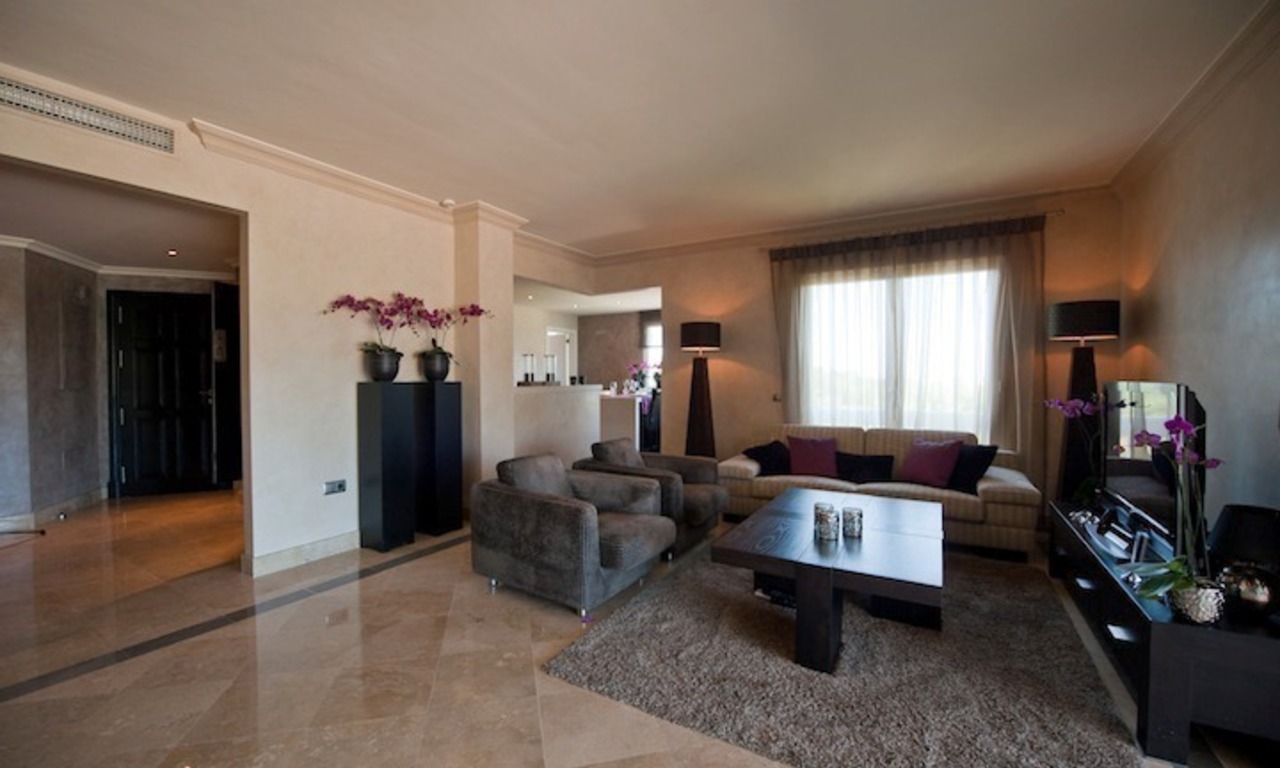 Large appartement de luxe à vendre sur un complexe de golf dans la zone de Marbella - Benahavis - Estepona 12