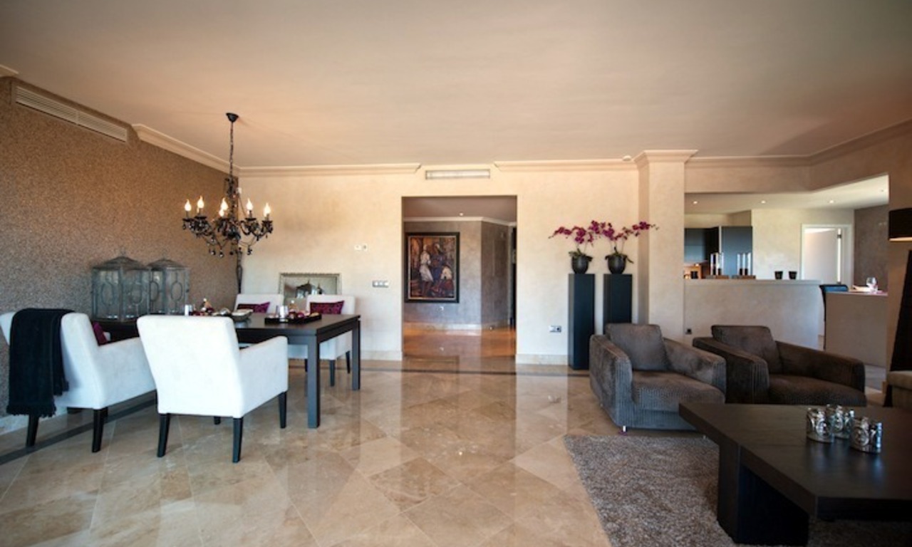 Large appartement de luxe à vendre sur un complexe de golf dans la zone de Marbella - Benahavis - Estepona 14