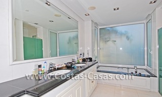 Appartement exclusif en première ligne de plage à vendre, Estepona - Marbella 30