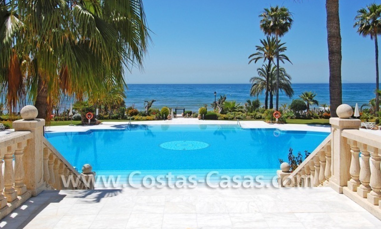 Appartement exclusif en première ligne de plage à vendre, Estepona - Marbella 1