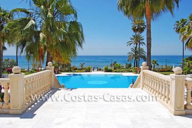 Appartement exclusif en première ligne de plage à vendre, Estepona - Marbella