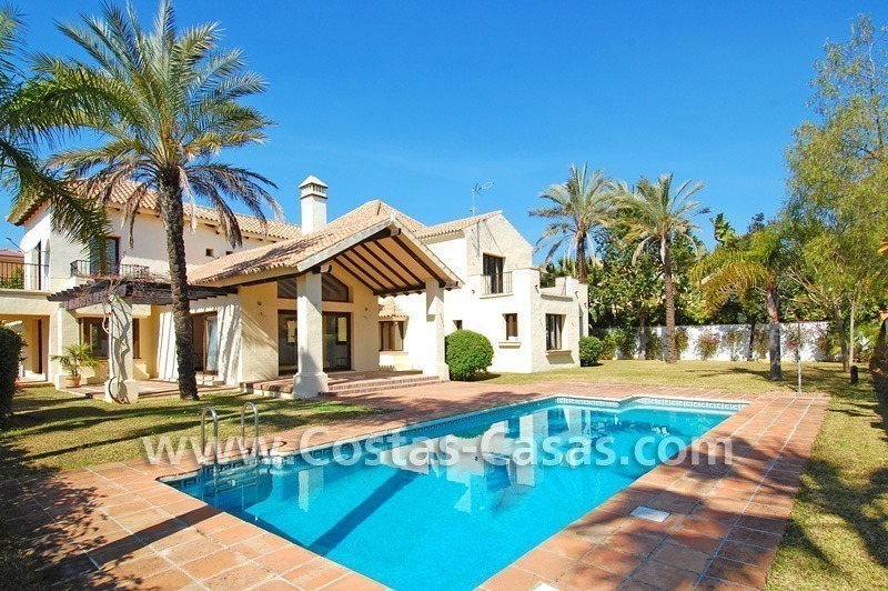 Villa de plage de style andalou à vendre dans Nueva Andalucía - Puerto Banús - Marbella