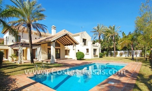 Villa de plage de style andalou à vendre dans Nueva Andalucía - Puerto Banús - Marbella 