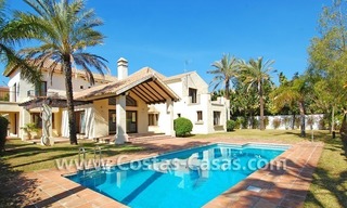 Villa de plage de style andalou à vendre dans Nueva Andalucía - Puerto Banús - Marbella 0
