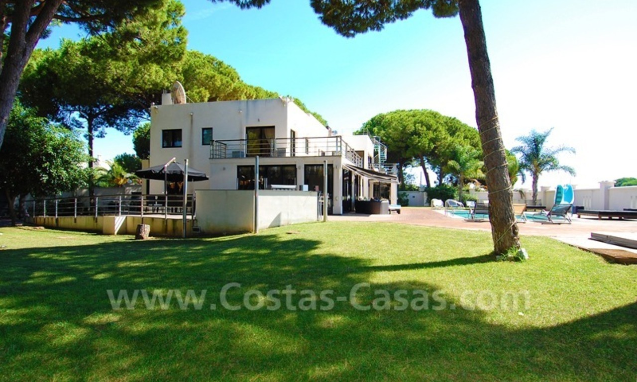 Villa moderne en première ligne de plage pour une location de vacances 7
