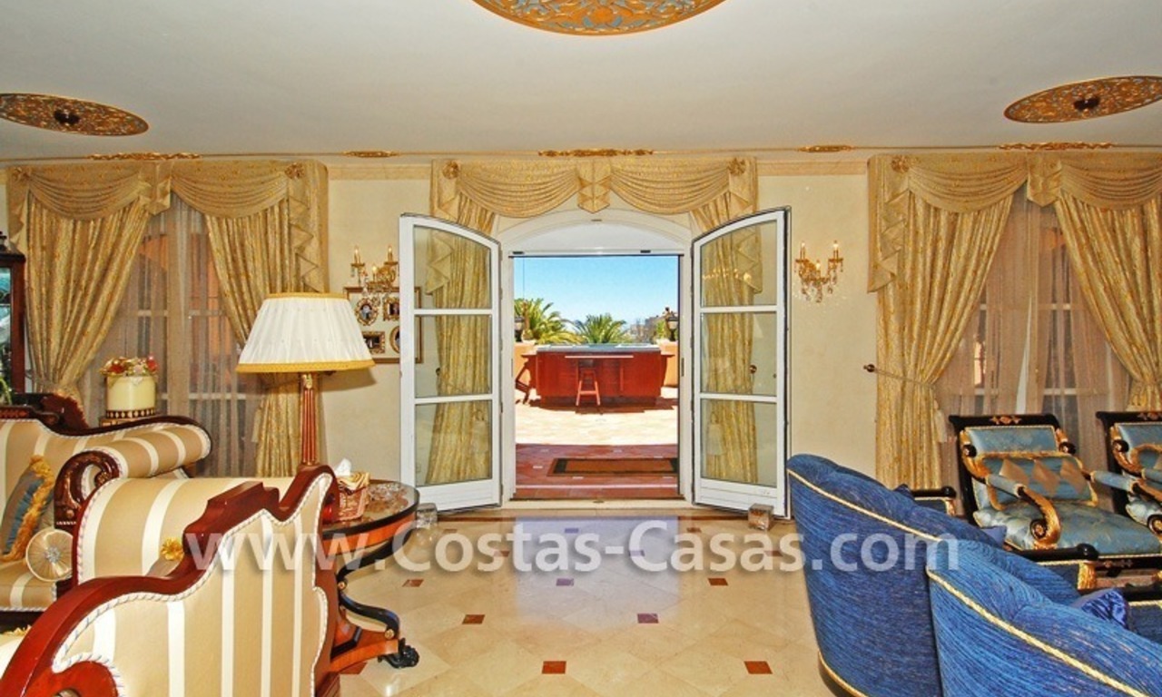 Villa de luxe majestique à vendre à Camojan, Marbella 16