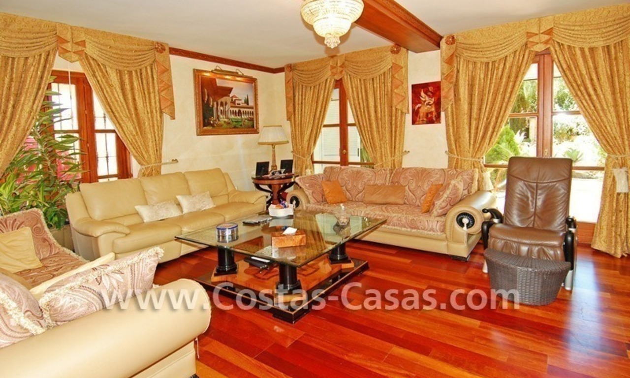 Villa de luxe majestique à vendre à Camojan, Marbella 17
