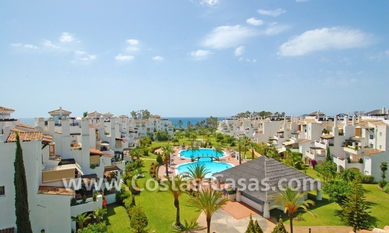 Appartement penthouse de 4 chambres à vendre dans un complexe en première ligne de plage à Marbella 0