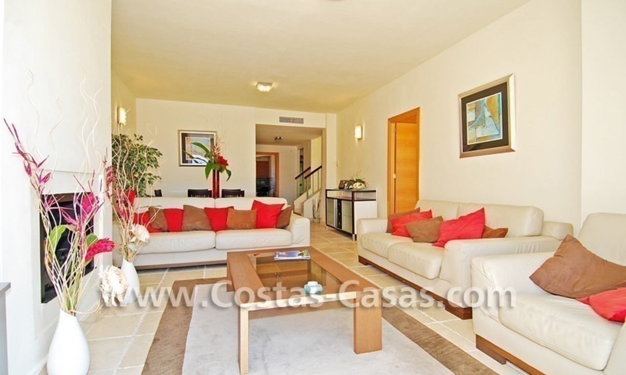 Opportunité! Appartement penthouse de golf à acheter dans un complexe de golf, Benahavis - Estepona - Marbella 2