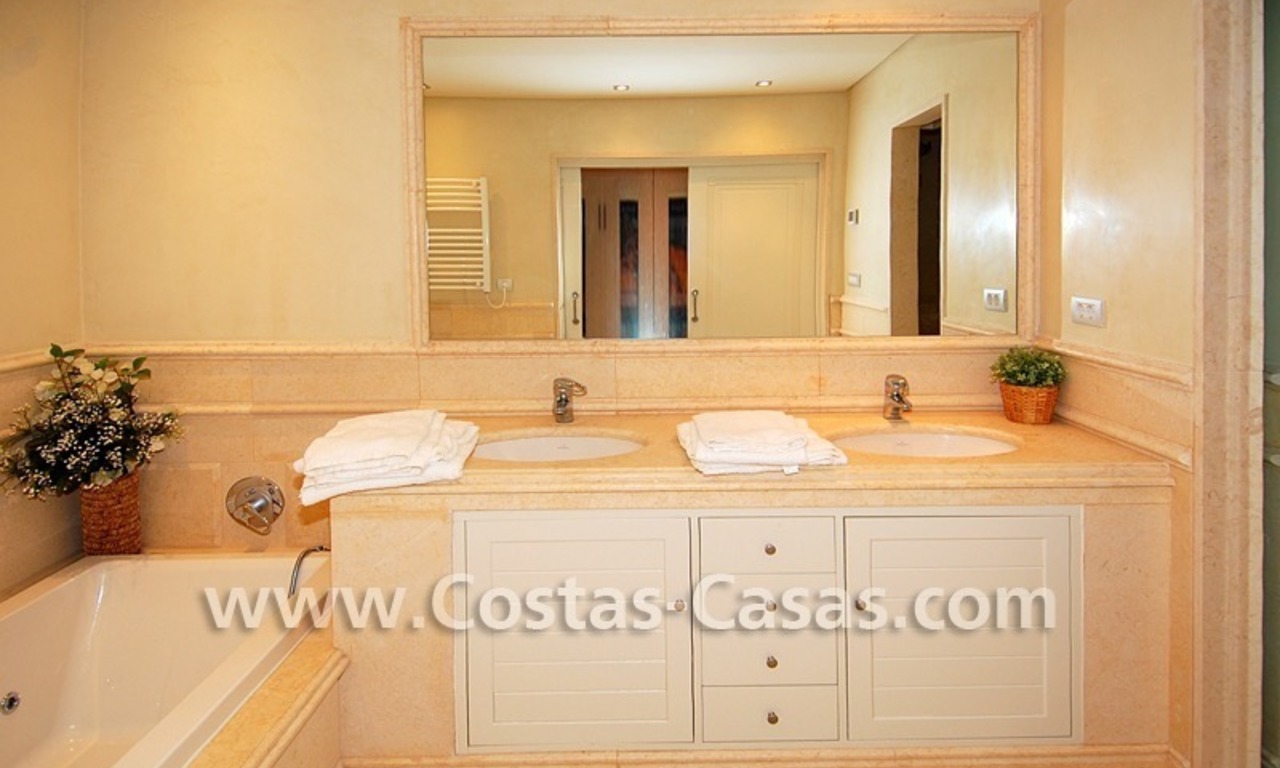 Appartement de luxe à acheter dans un complexe de plage sur la nouvelle Mille d' Or dans la zone entre Marbella et Estepona 10