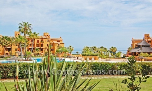 Appartement de luxe à acheter dans un complexe de plage sur la nouvelle Mille d' Or dans la zone entre Marbella et Estepona 