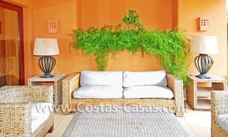 Appartement de luxe à acheter dans un complexe de plage sur la nouvelle Mille d' Or dans la zone entre Marbella et Estepona 2
