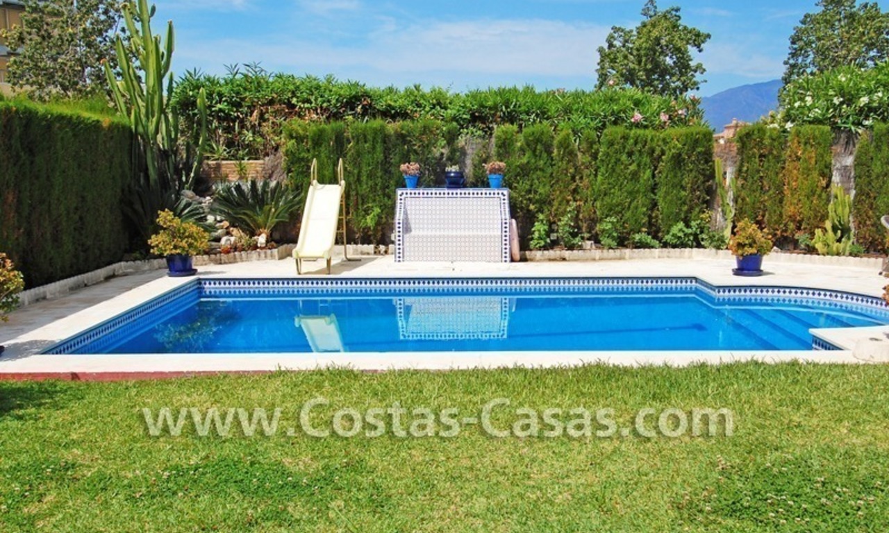 Villa de plage de style andalou à vendre dans un complexe de villas dans l' Ouest de Marbella 1