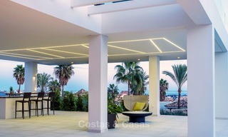 Nouvelles villas de conception moderne de luxe à vendre, Marbella - Benahavis, vues golf et mer 7060 