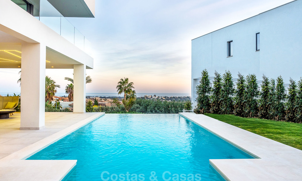 Nouvelles villas de conception moderne de luxe à vendre, Marbella - Benahavis, vues golf et mer 7061