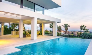 Nouvelles villas de conception moderne de luxe à vendre, Marbella - Benahavis, vues golf et mer 7062 