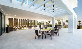 Nouvelles villas de conception moderne de luxe à vendre, Marbella - Benahavis, vues golf et mer 7065 