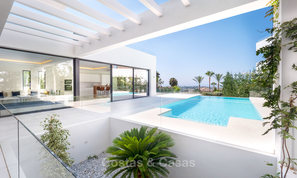 Nouvelles villas de conception moderne de luxe à vendre, Marbella - Benahavis, vues golf et mer 7066