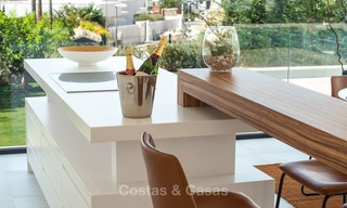 Nouvelles villas de conception moderne de luxe à vendre, Marbella - Benahavis, vues golf et mer 7067 