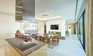 Nouvelles villas de conception moderne de luxe à vendre, Marbella - Benahavis, vues golf et mer 7069 