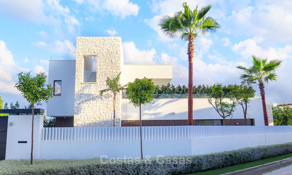 Nouvelles villas de conception moderne de luxe à vendre, Marbella - Benahavis, vues golf et mer 7071