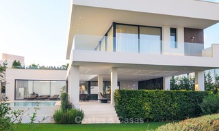 Nouvelles villas de conception moderne de luxe à vendre, Marbella - Benahavis, vues golf et mer 7072 