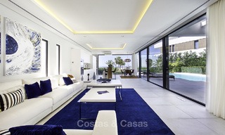 Nouvelles villas de conception moderne de luxe à vendre, Marbella - Benahavis, vues golf et mer 13547 