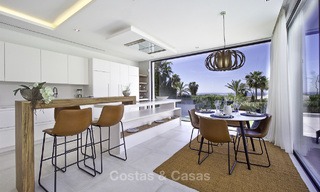Nouvelles villas de conception moderne de luxe à vendre, Marbella - Benahavis, vues golf et mer 13548 