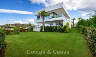 Nouvelles villas de conception moderne de luxe à vendre, Marbella - Benahavis, vues golf et mer 35638 