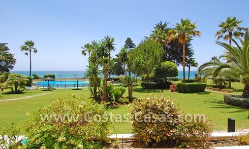 Appartement en première ligne de plage à vendre dans un complexe dans la nouvelle mille d' Or entre Marbella et le centre d' Estepona 