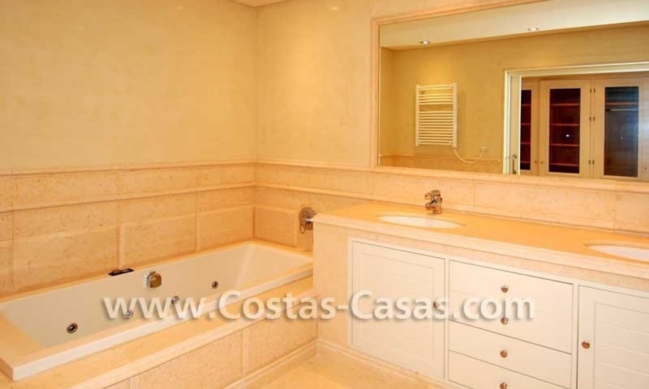  Appartement de plage luxueux à vendre dans un complexe sur la nouvelle Mille d' Or dans la zone entre Marbella et Estepona centre 17