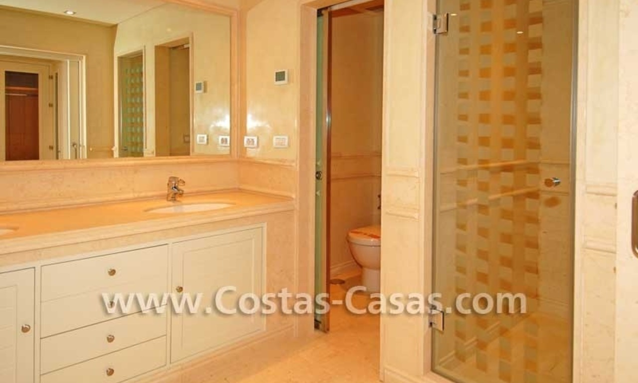  Appartement de plage luxueux à vendre dans un complexe sur la nouvelle Mille d' Or dans la zone entre Marbella et Estepona centre 18