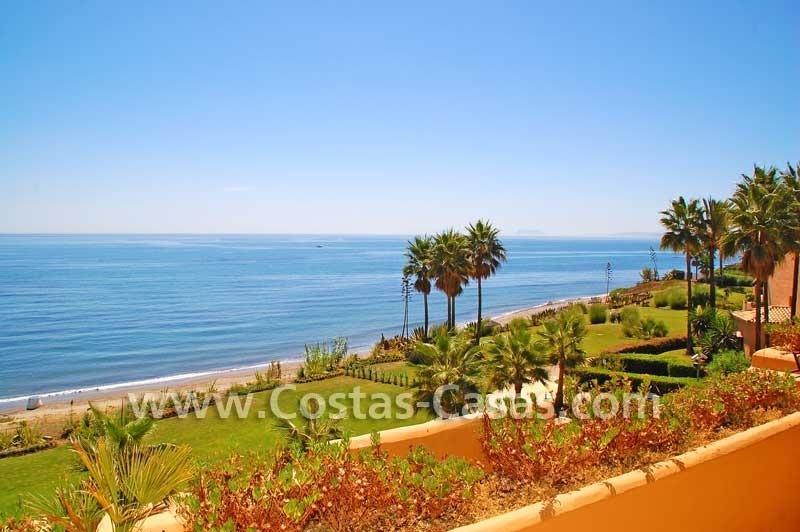  Appartement de plage luxueux à vendre dans un complexe sur la nouvelle Mille d' Or dans la zone entre Marbella et Estepona centre