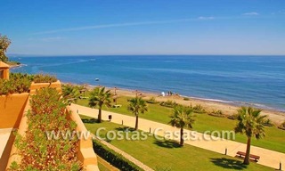  Appartement de plage luxueux à vendre dans un complexe sur la nouvelle Mille d' Or dans la zone entre Marbella et Estepona centre 1
