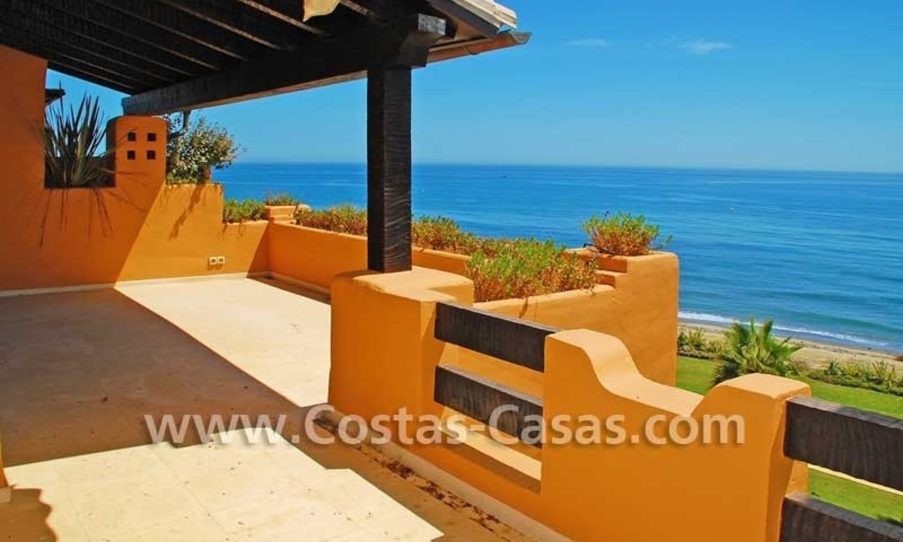  Appartement de plage luxueux à vendre dans un complexe sur la nouvelle Mille d' Or dans la zone entre Marbella et Estepona centre 4