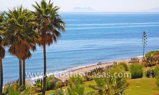  Appartement de plage luxueux à vendre dans un complexe sur la nouvelle Mille d' Or dans la zone entre Marbella et Estepona centre 2