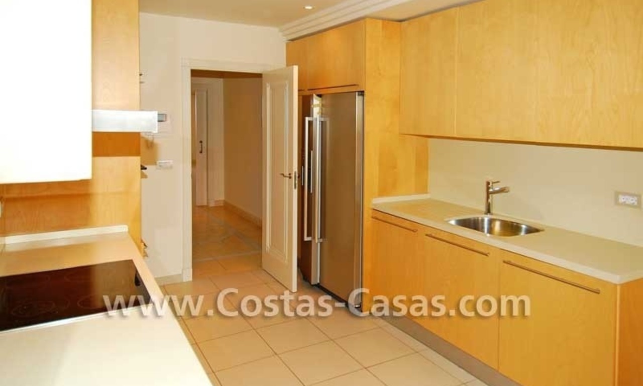  Appartement luxueux en première ligne de plage à vendre dans un complexe sur la nouvelle Mille d' Or dans la zone entre Marbella et Estepona 7