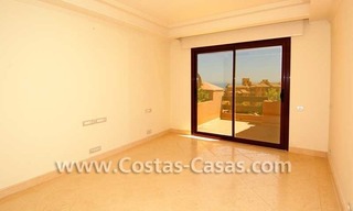  Appartement luxueux en première ligne de plage à vendre dans un complexe sur la nouvelle Mille d' Or dans la zone entre Marbella et Estepona 9