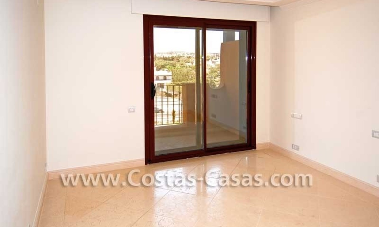  Appartement luxueux en première ligne de plage à vendre dans un complexe sur la nouvelle Mille d' Or dans la zone entre Marbella et Estepona 10