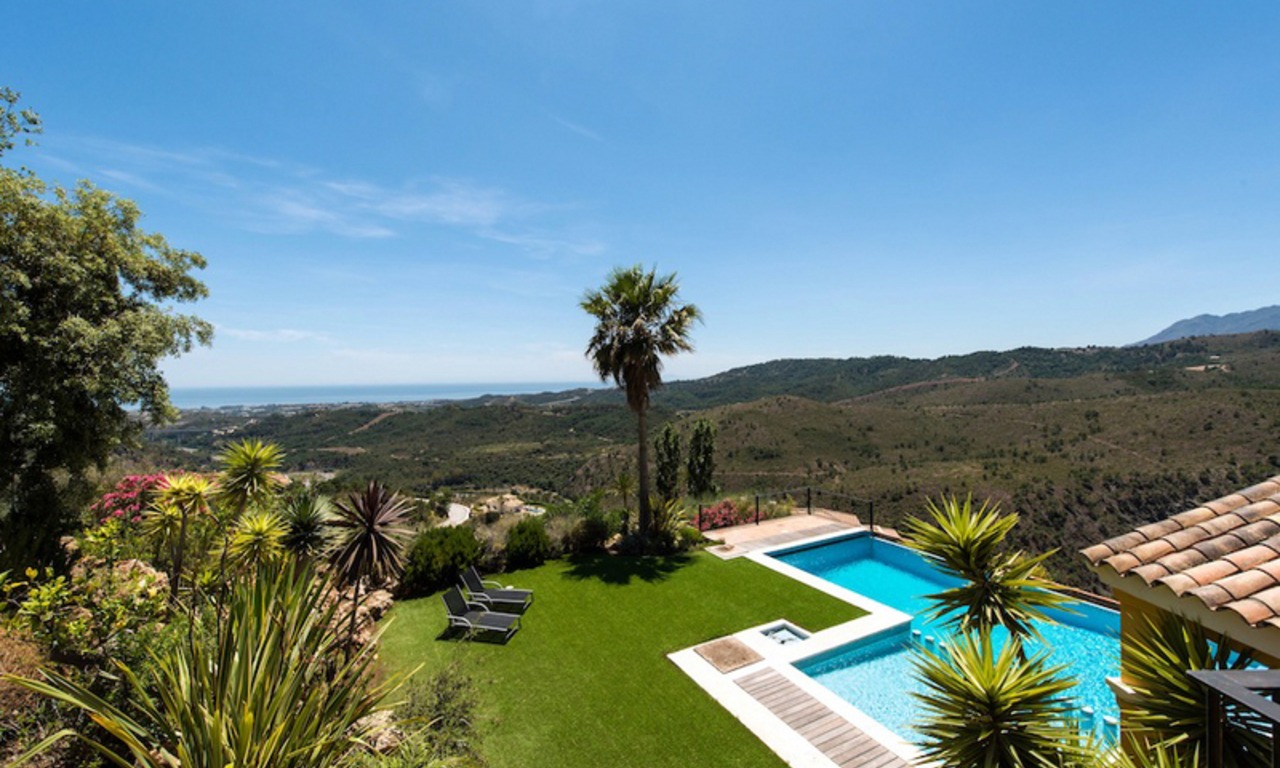 Villa de luxe à vendre sur un complexe de golf dans la zone de Marbella - Benahavis 1