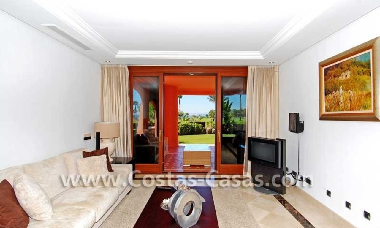 Rez de chaussee de luxe à vendre, première ligne de plage, nouvelle Mille d' O, Puerto Banús - Estepona 3