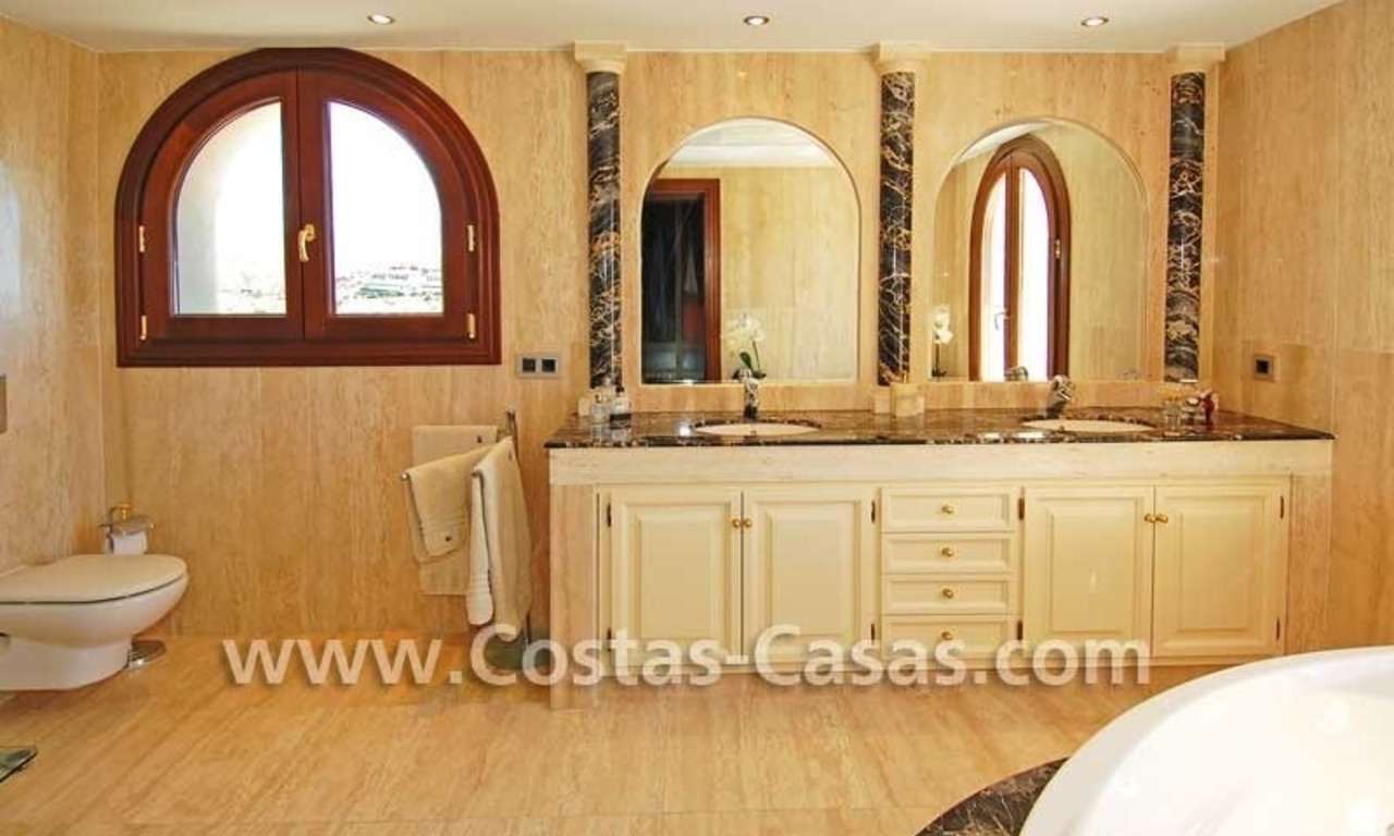 Villa de luxe à acheter dans un complexe de golf exclusif, nouvelle Mille d' Or, Puerto Banús - Marbella - Benahavis - Estepona 23