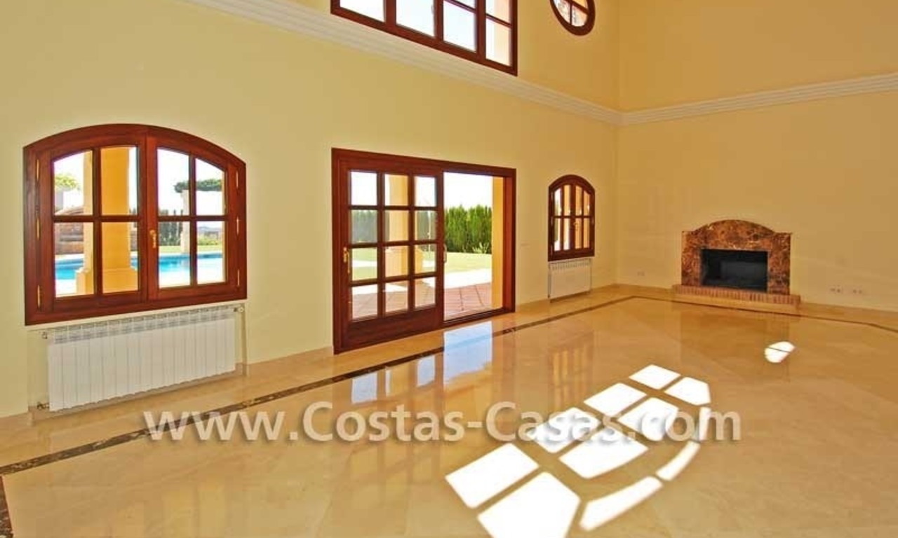  Nouvelle villa de style andalou moderne à vendre, complexe de golf, nouvelle Mille d' Or, Puerto Banús - Marbella, Benahavis - Estepona 9