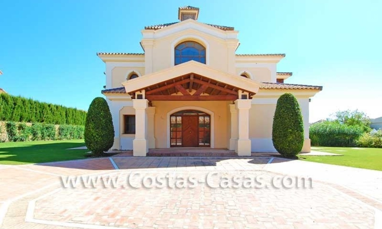 Nouvelle villa de style andalou à acheter, complexe de golf, nouvelle mille d' Or, Puerto Banús - Marbella, Benahavis - Estepona 1