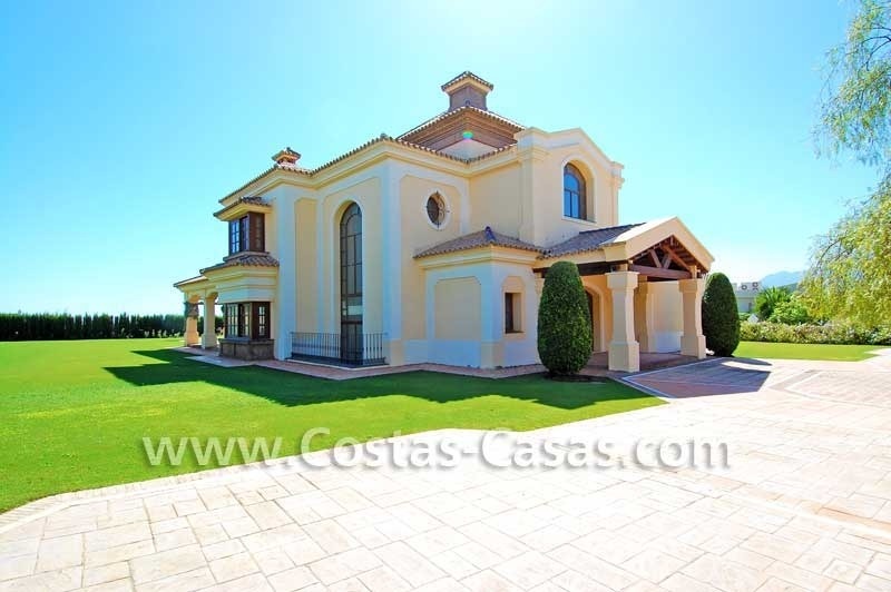 Nouvelle villa de style andalou à acheter, complexe de golf, nouvelle mille d' Or, Puerto Banús - Marbella, Benahavis - Estepona