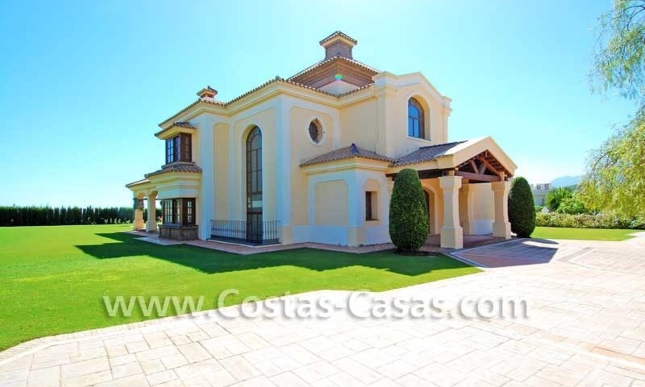 Nouvelle villa de style andalou à acheter, complexe de golf, nouvelle mille d' Or, Puerto Banús - Marbella, Benahavis - Estepona 0