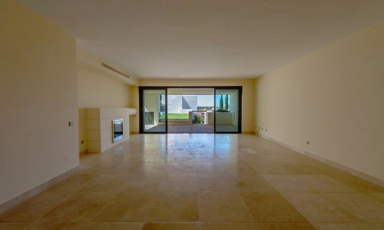 Appartement de style moderne à vendre, dans un complexe de golf dans la zone de Marbella - Benahavis - Estepona 1