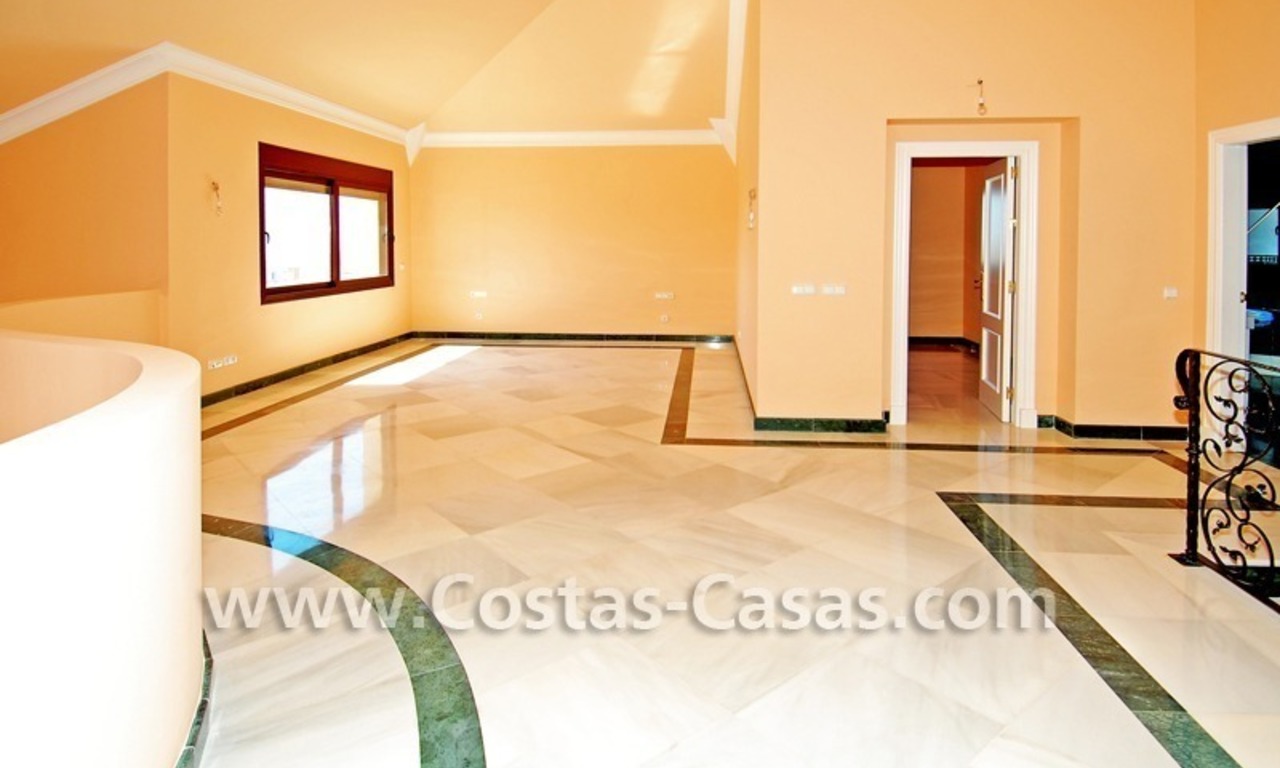 Villa classique de style andalou à acheter, complexe de golf, nouvelle Mille d' Or, Puerto Banús - Marbella, Benahavis - Estepona 15